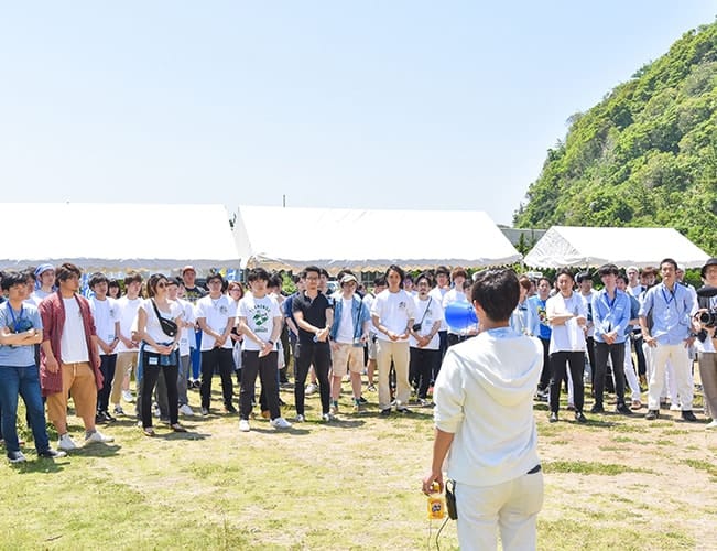 勝浦市の海の見える小学校に1000人以上の参加者!